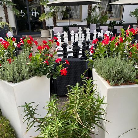 Hotel La Perla Riva del Garda Luaran gambar