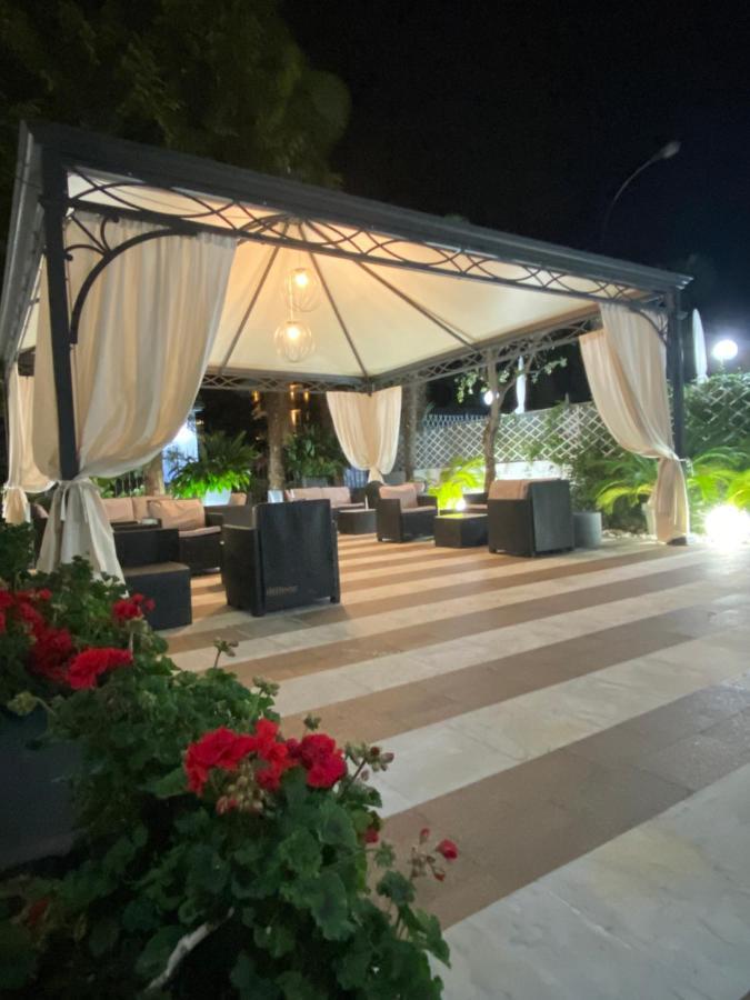 Hotel La Perla Riva del Garda Luaran gambar