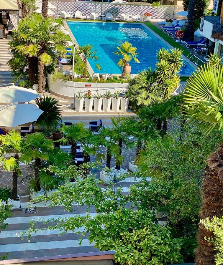 Hotel La Perla Riva del Garda Luaran gambar