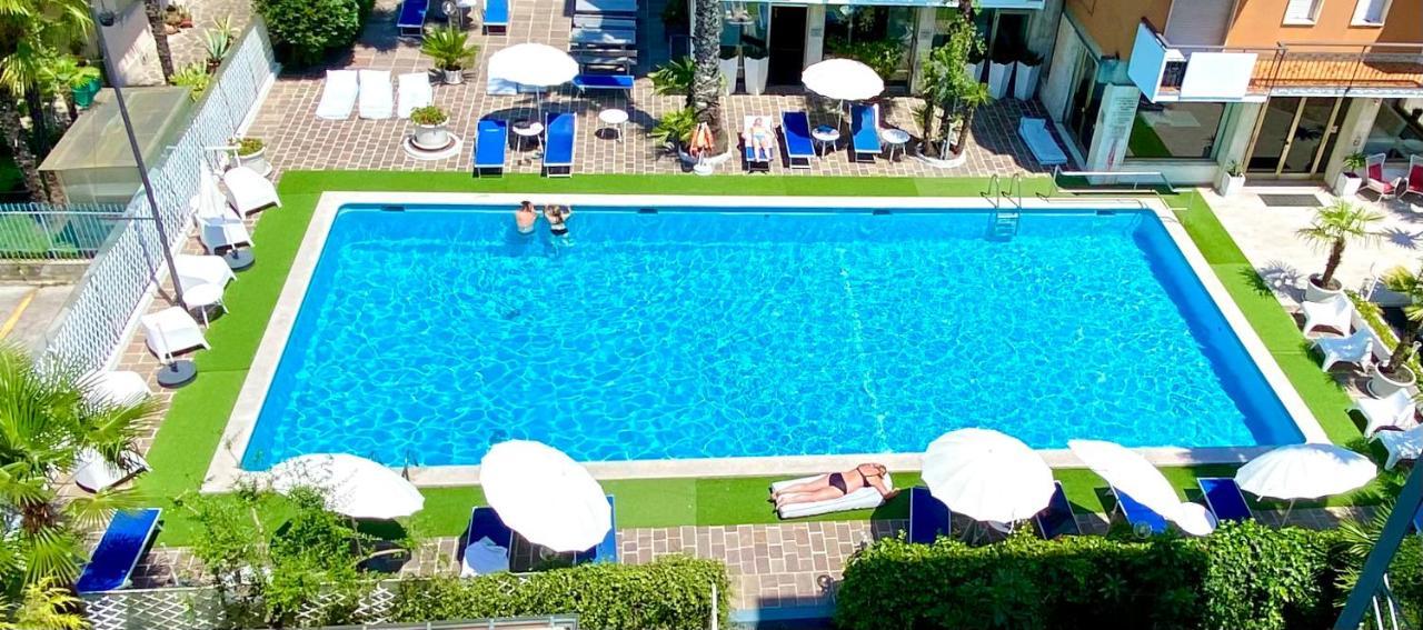 Hotel La Perla Riva del Garda Luaran gambar