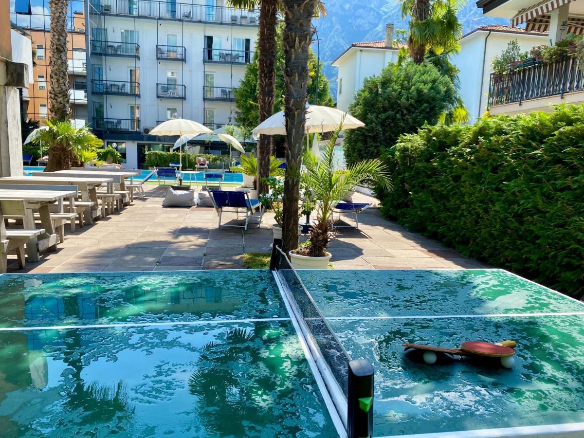 Hotel La Perla Riva del Garda Luaran gambar