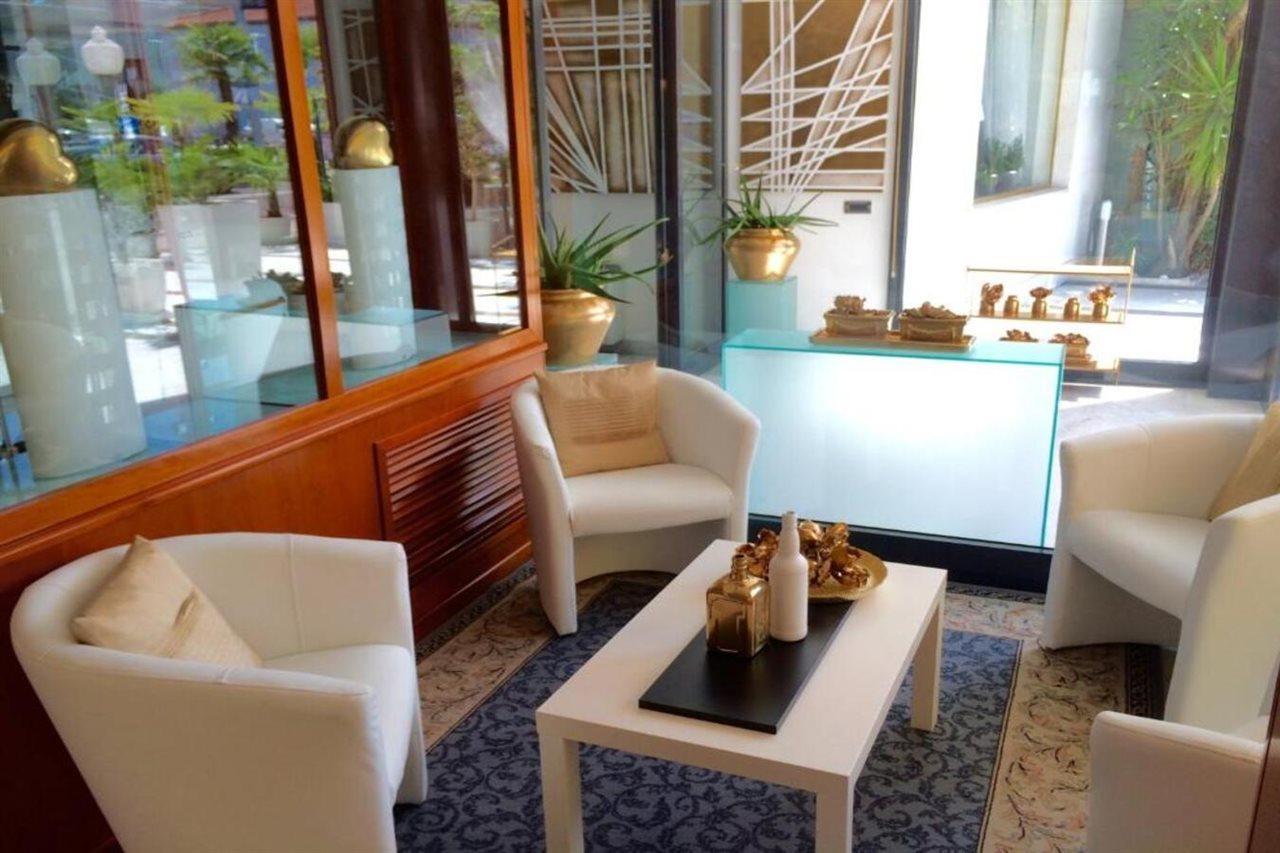 Hotel La Perla Riva del Garda Luaran gambar
