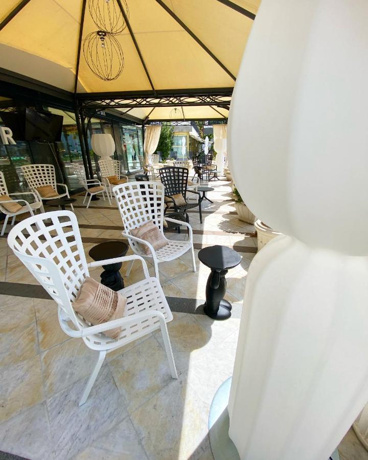 Hotel La Perla Riva del Garda Luaran gambar