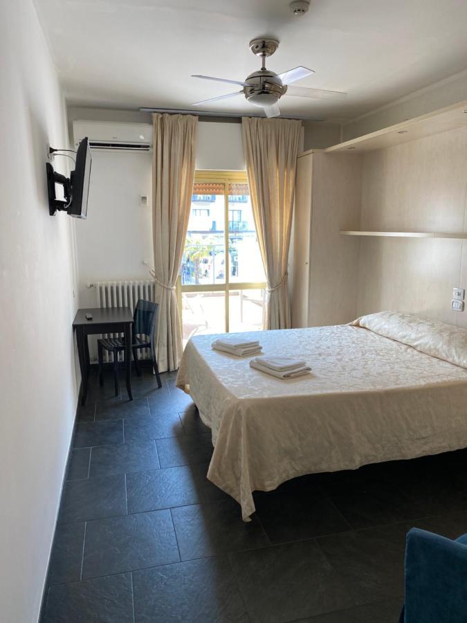 Hotel La Perla Riva del Garda Luaran gambar