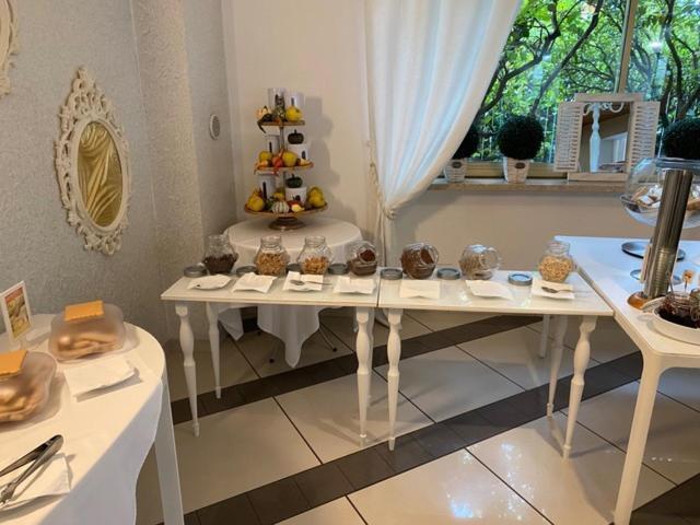 Hotel La Perla Riva del Garda Luaran gambar