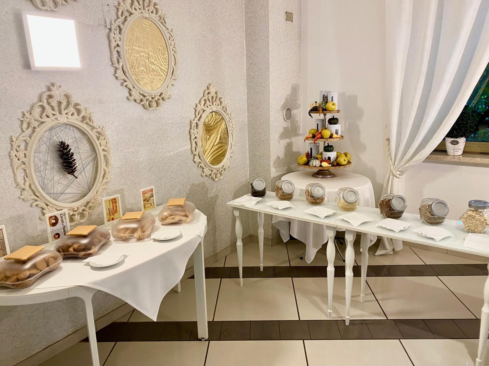 Hotel La Perla Riva del Garda Luaran gambar
