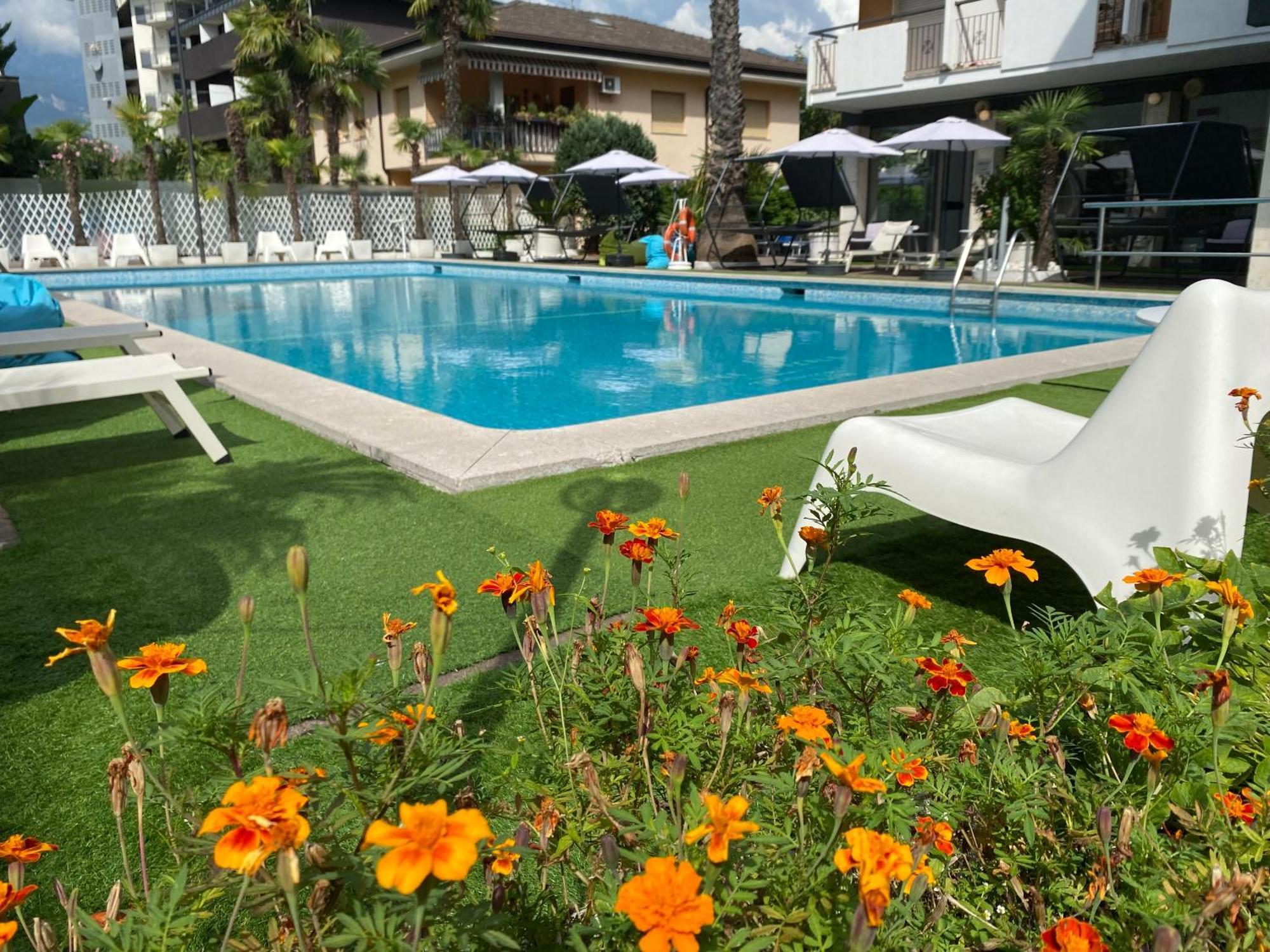 Hotel La Perla Riva del Garda Luaran gambar