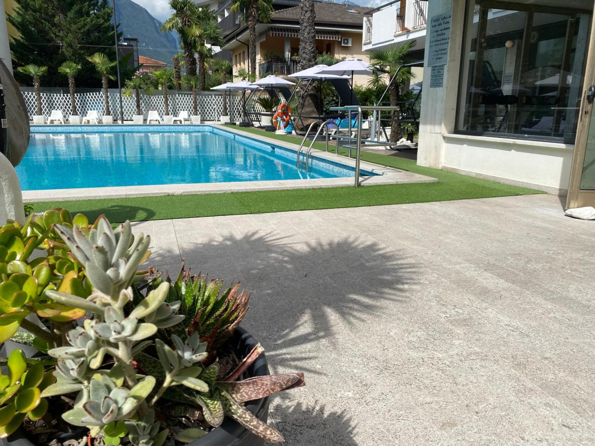 Hotel La Perla Riva del Garda Luaran gambar