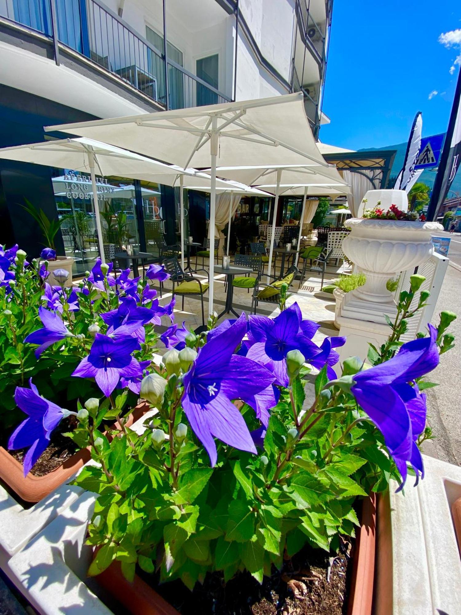Hotel La Perla Riva del Garda Luaran gambar
