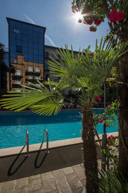 Hotel La Perla Riva del Garda Luaran gambar