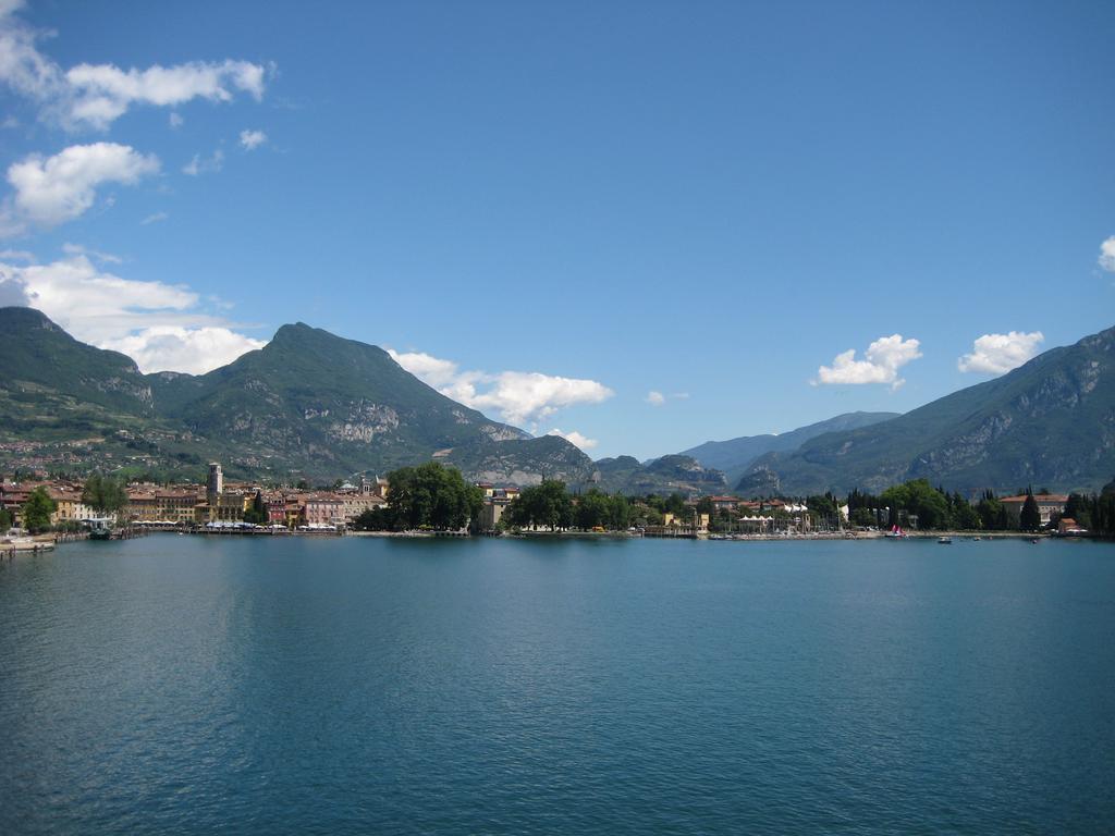 Hotel La Perla Riva del Garda Luaran gambar