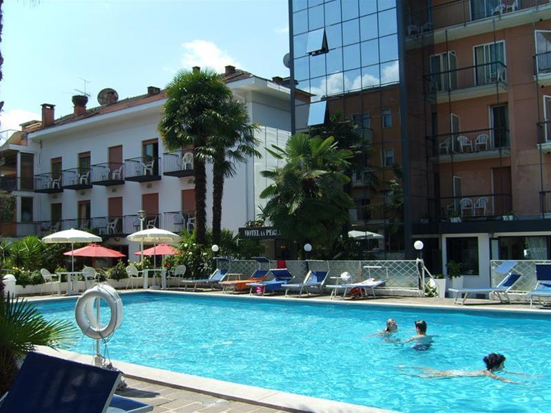 Hotel La Perla Riva del Garda Luaran gambar