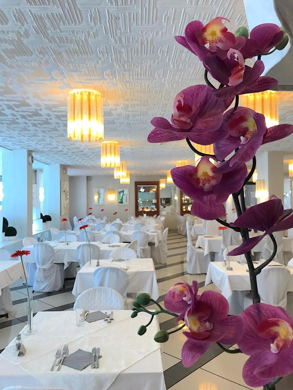 Hotel La Perla Riva del Garda Luaran gambar