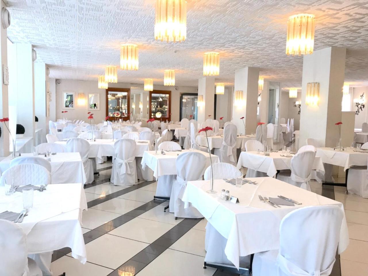 Hotel La Perla Riva del Garda Luaran gambar